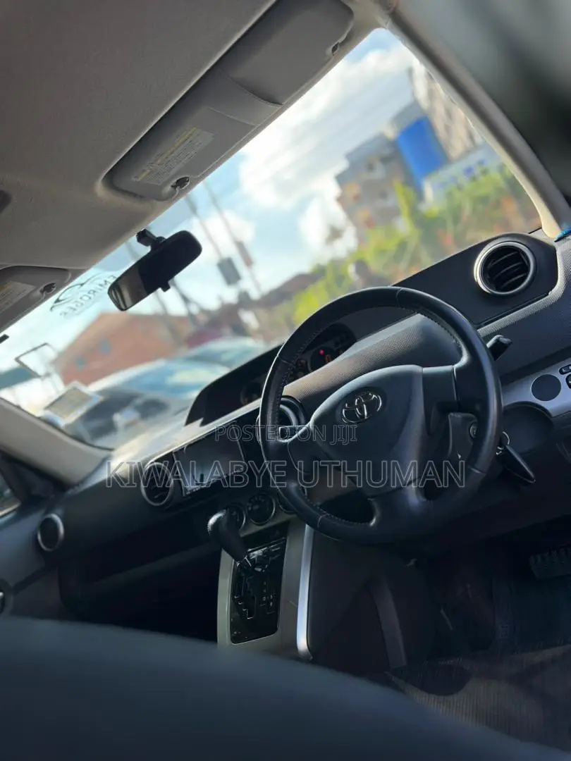 Toyota Corolla Rumion 2010 White