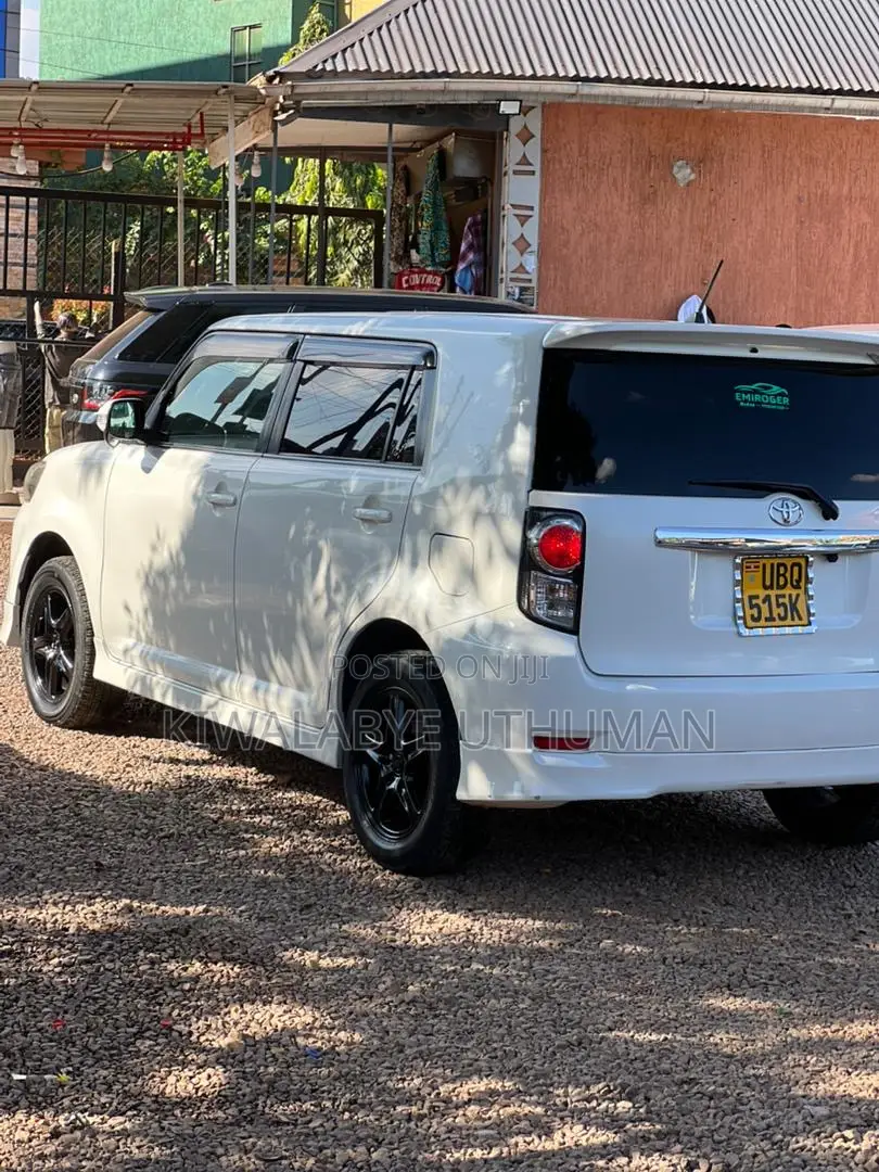 Toyota Corolla Rumion 2010 White