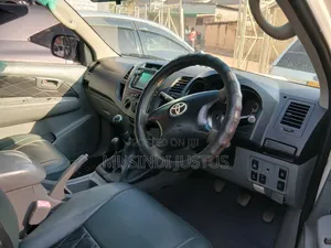 Toyota Hilux 2015 White