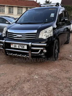 Toyota Noah 2012 Black