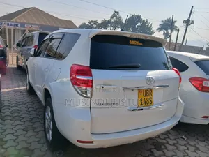Toyota Vanguard 2011 White