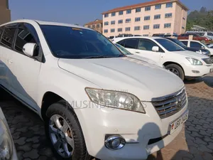 Toyota Vanguard 2011 White