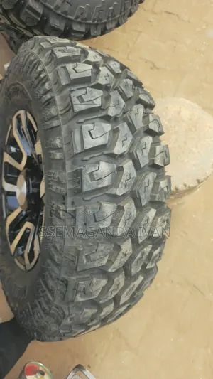 Landcruiser Hard Top Sport Rims and Tyres
