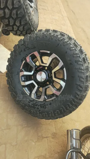 Landcruiser Hard Top Sport Rims and Tyres