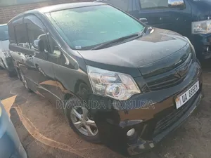 Toyota Noah 2012 Black