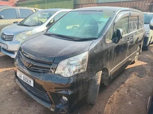 Toyota Noah 2012 Black