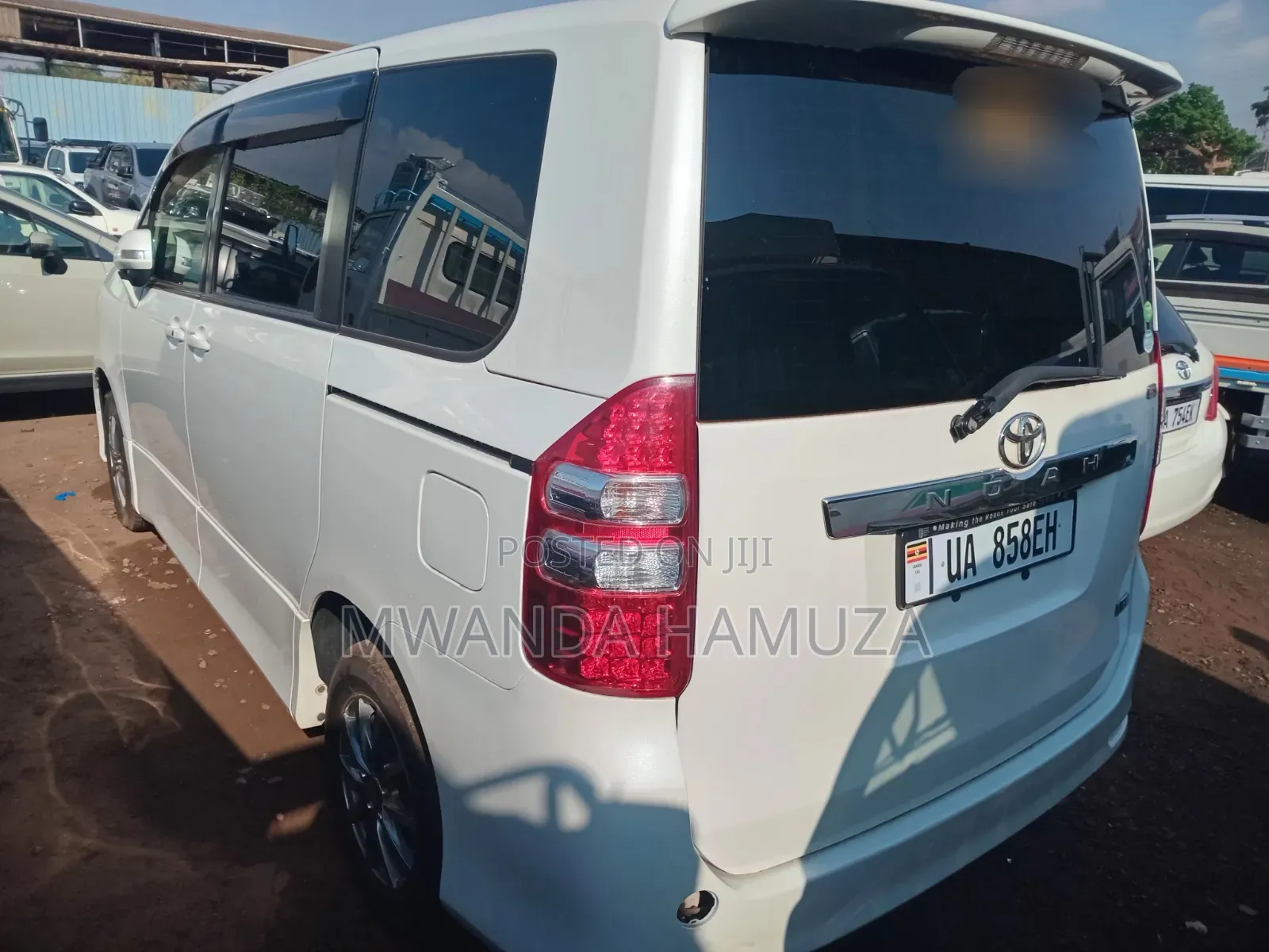 Toyota Noah 2012 White