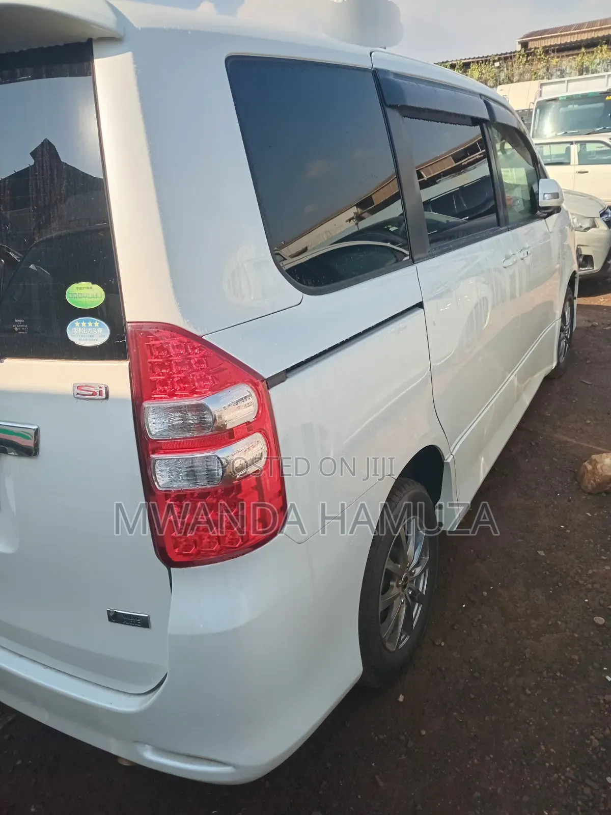 Toyota Noah 2012 White
