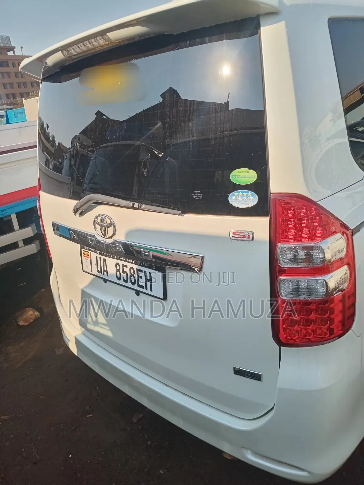 Toyota Noah 2012 White