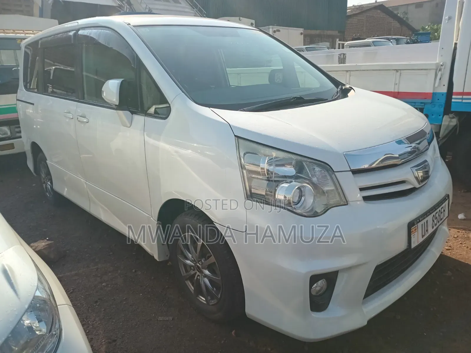Toyota Noah 2012 White