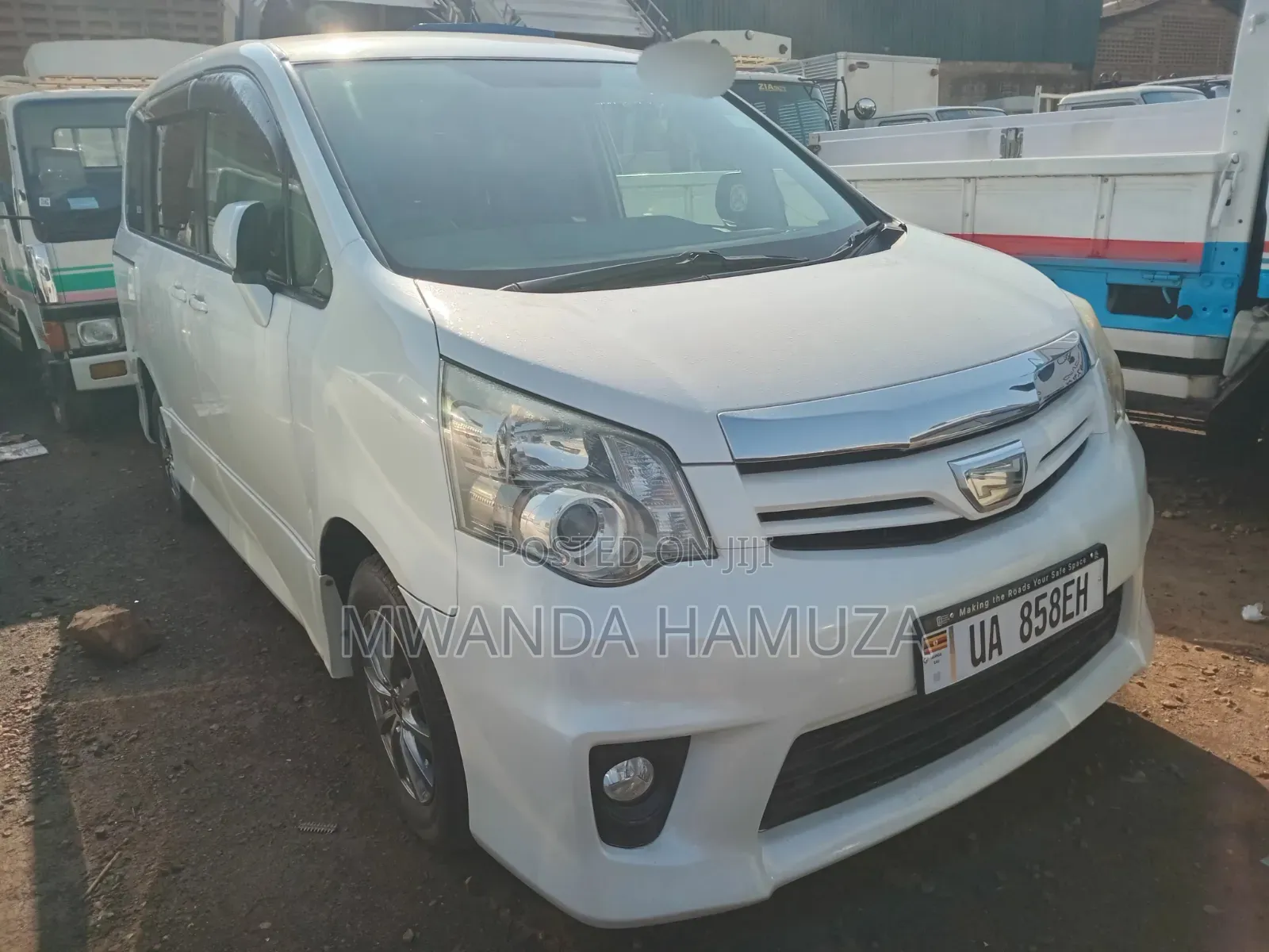 Toyota Noah 2012 White