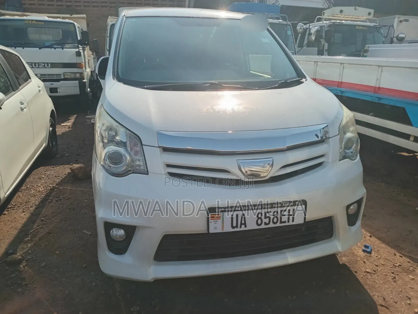 Toyota Noah 2012 White