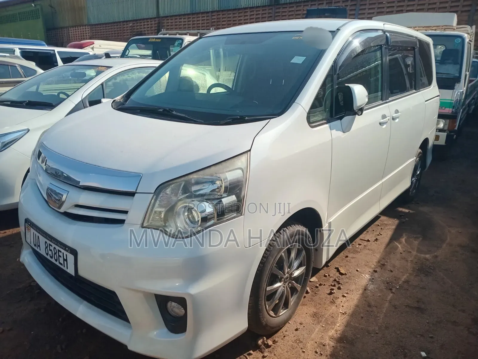 Toyota Noah 2012 White