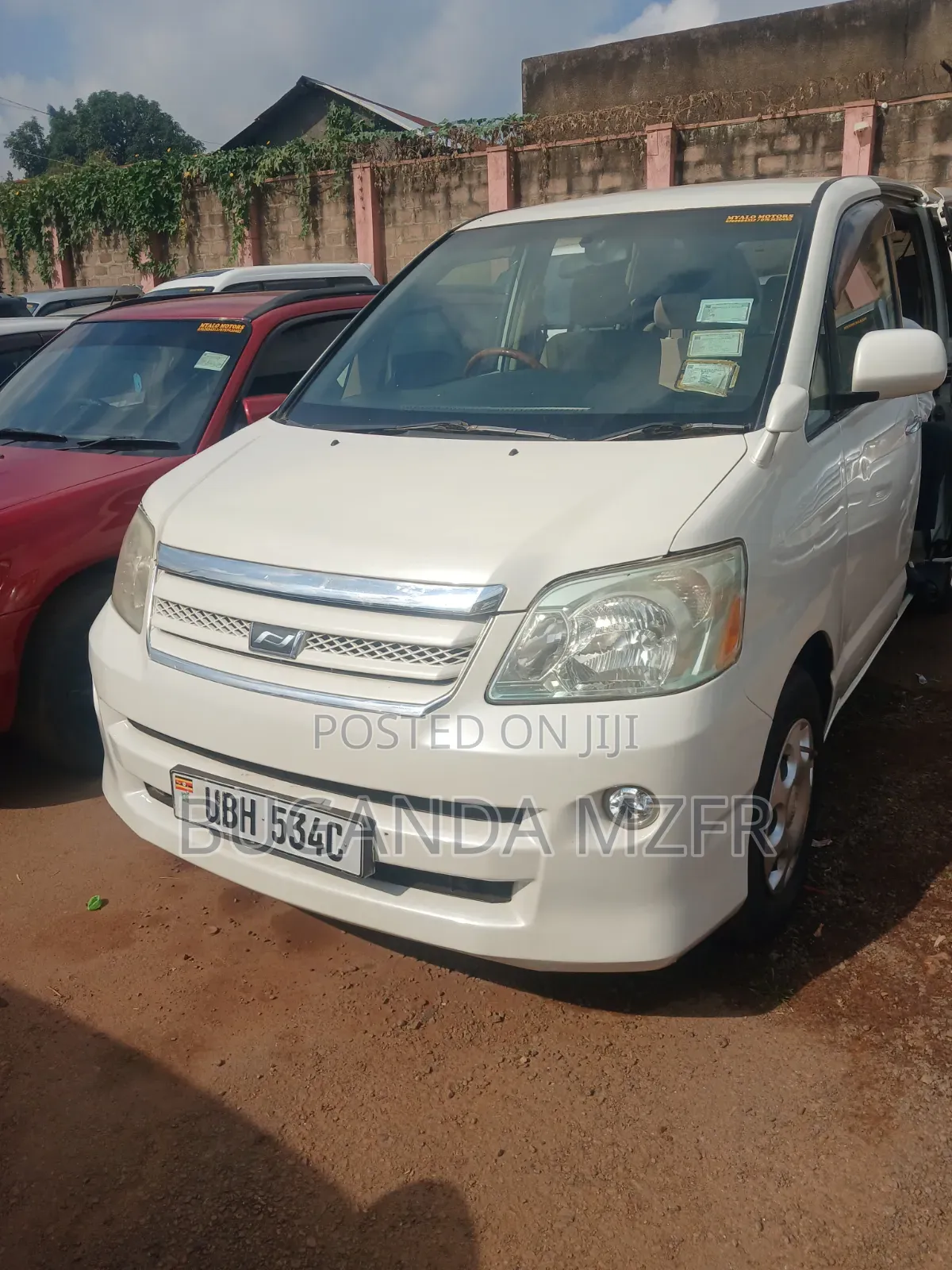 Toyota Noah 2004 White