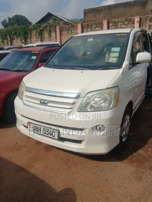 Toyota Noah 2004 White