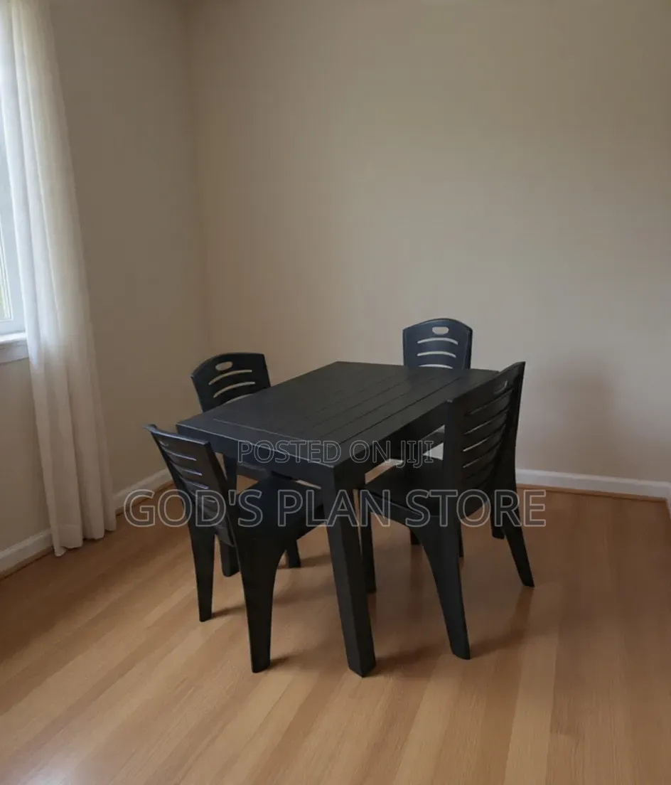 Lal Garden/Bars/Hotels Plastic Table and Chairs