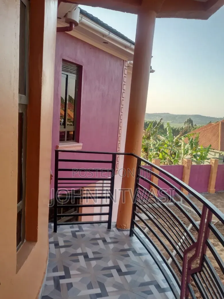 Furnished 5bdrm Apartment in Wakiso / Wakiso for sale