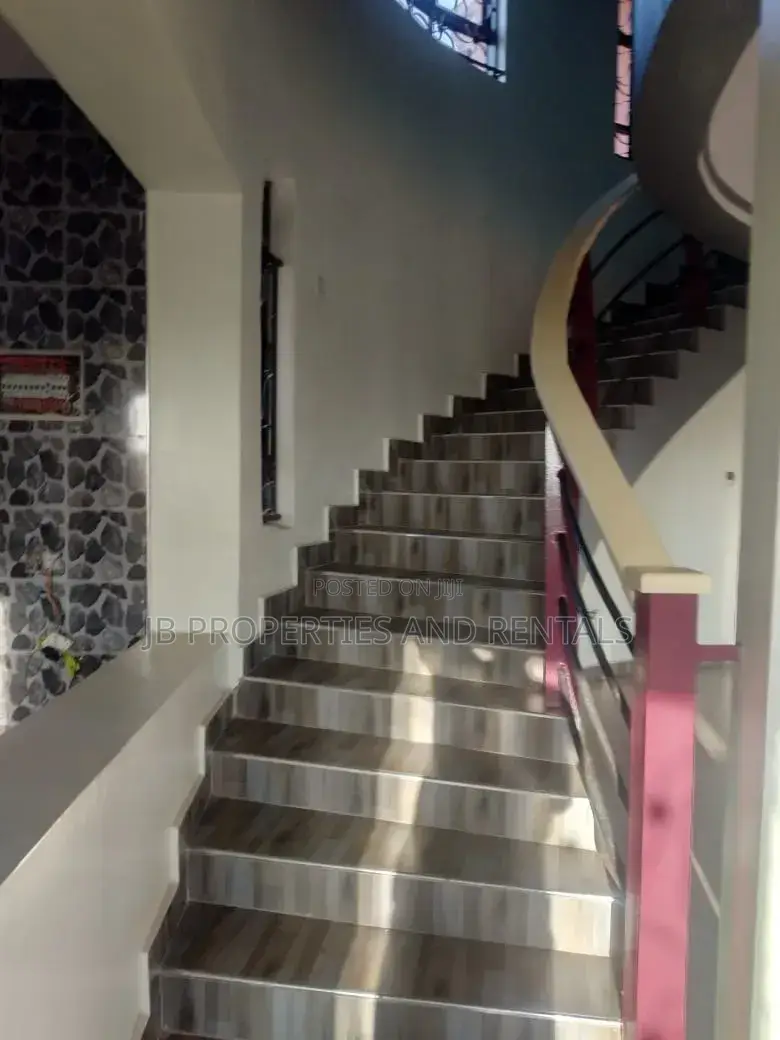 Furnished 5bdrm Apartment in Wakiso / Wakiso for sale