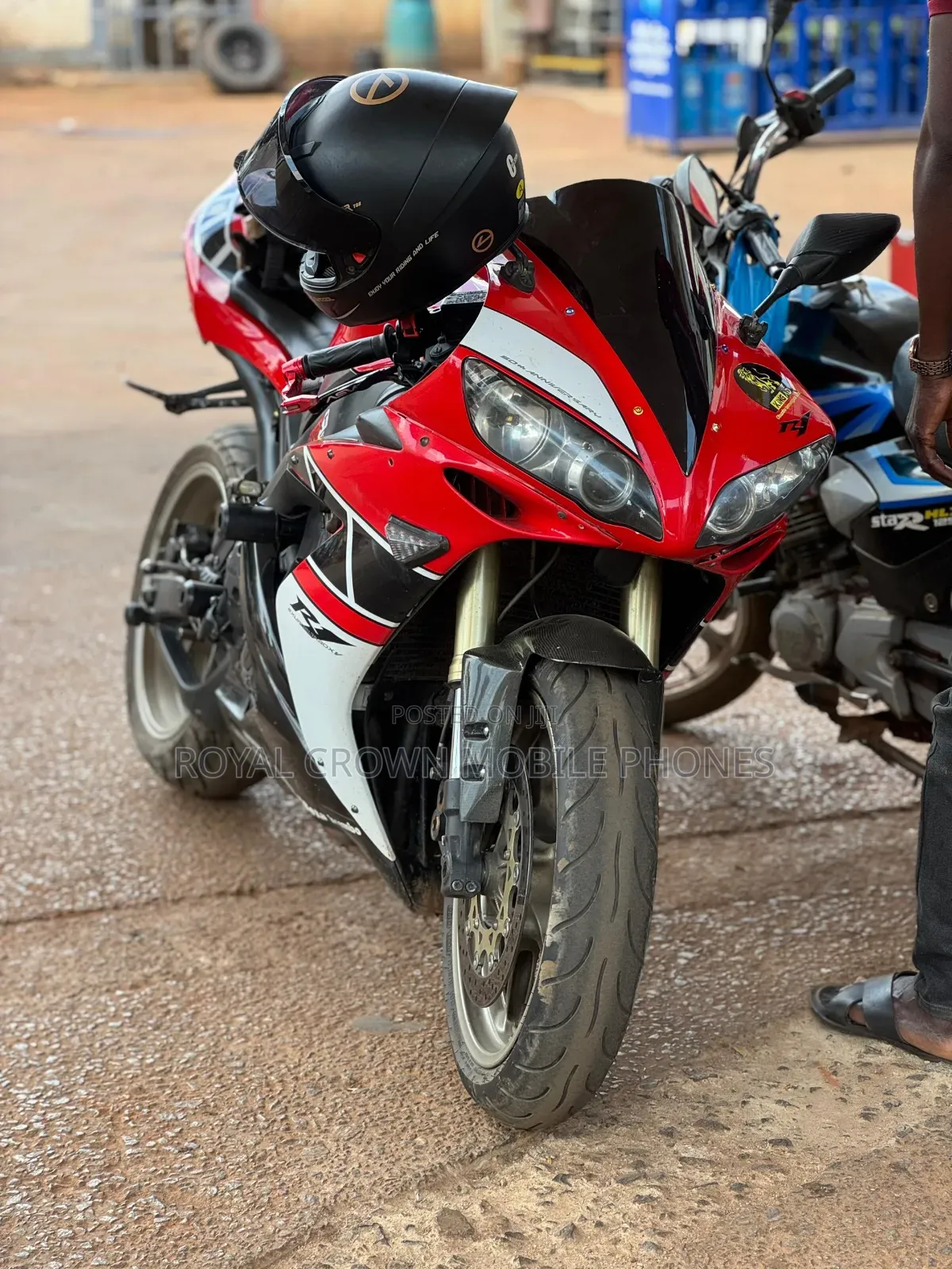 Yamaha R1 2008 Red