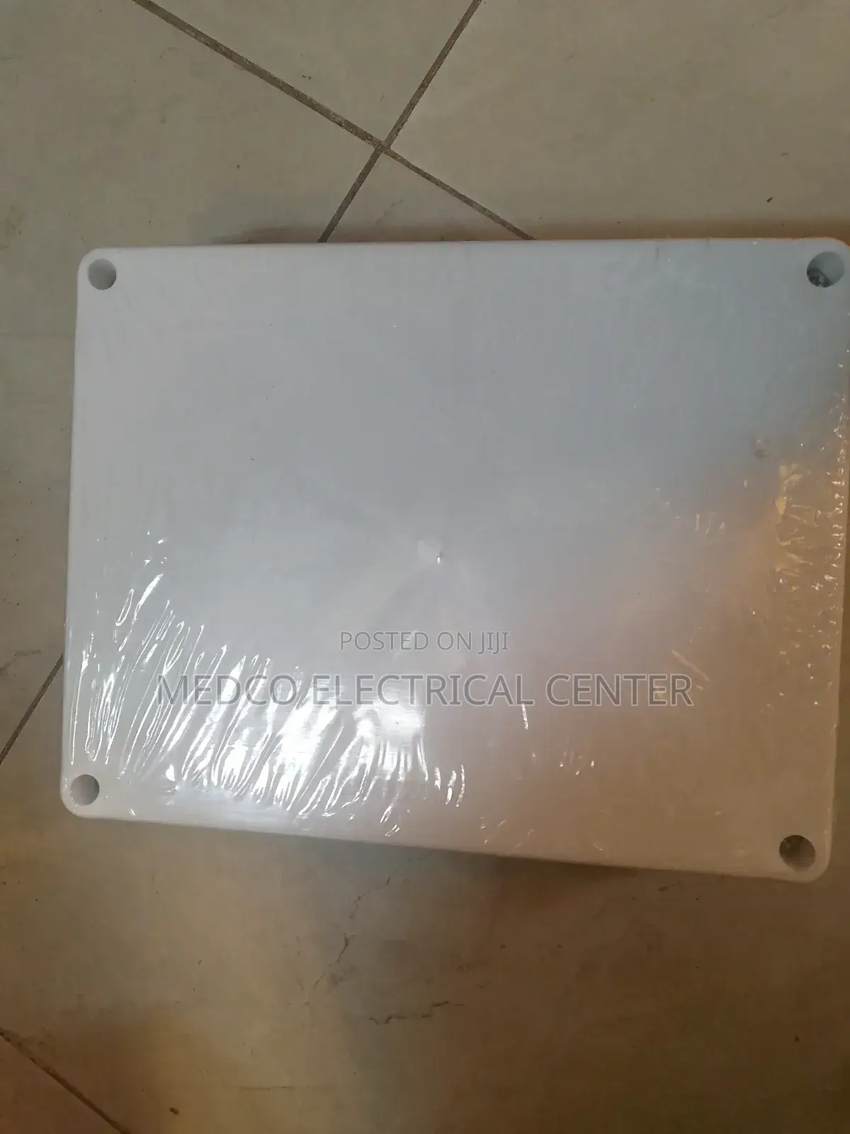 Adaptable Box 200 by 255 by 80