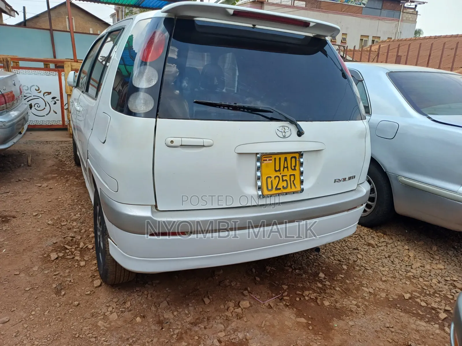 Toyota Raum 1999 White