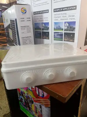 Adaptable Box 200 by 255 by 80