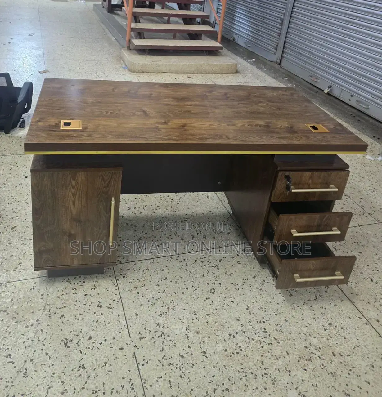 Elegant Office Table Elegant Office Table 1.4mtrs