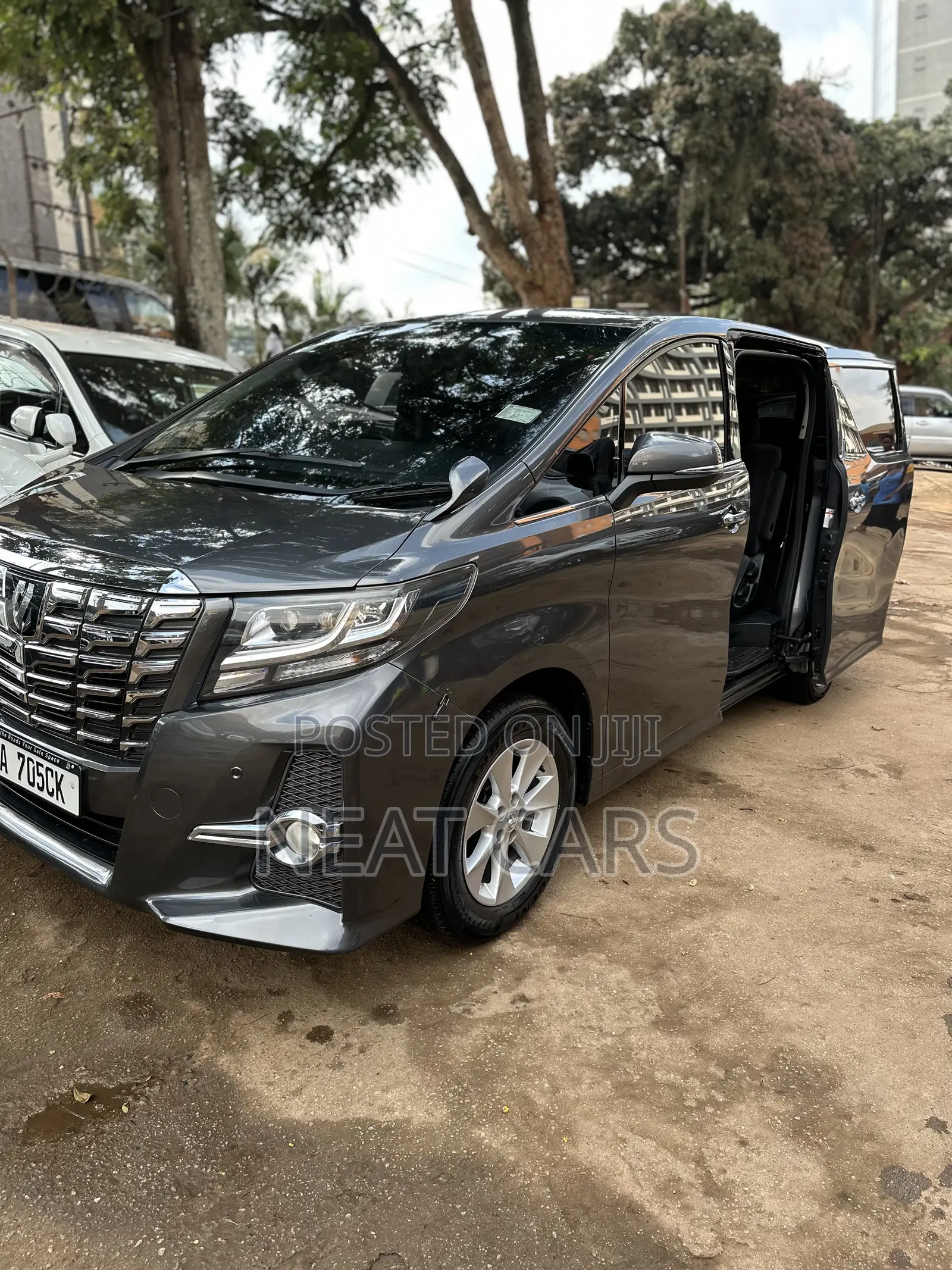 Toyota Alphard 2017 Gold