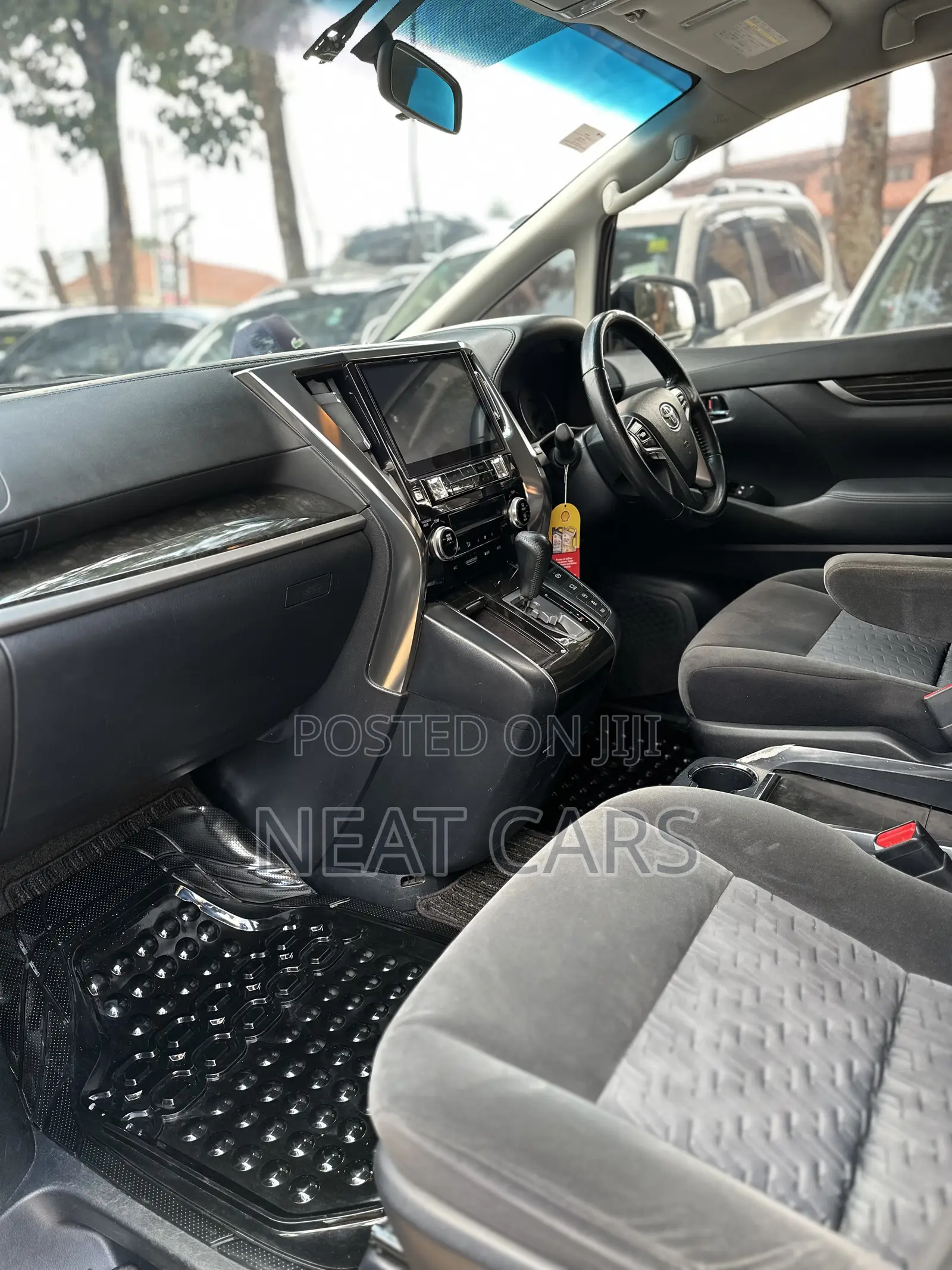 Toyota Alphard 2017 Gold