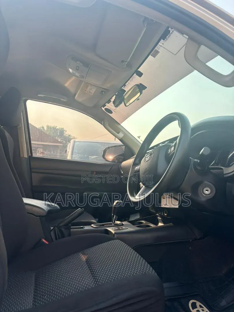 Toyota Hilux 2022 Silver