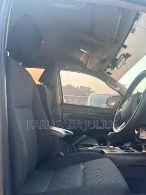 Toyota Hilux 2022 Silver