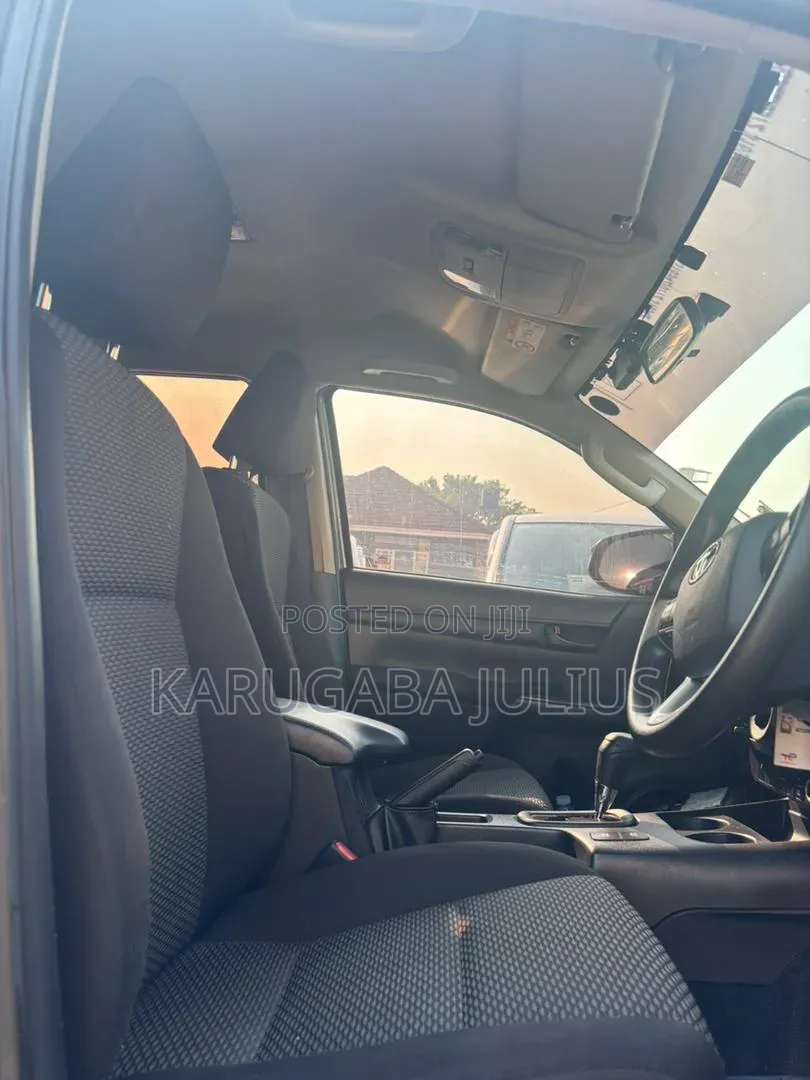 Toyota Hilux 2022 Silver