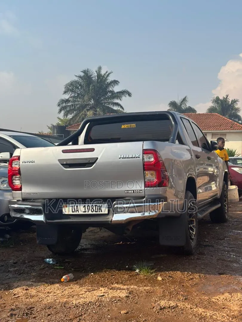 Toyota Hilux 2022 Silver