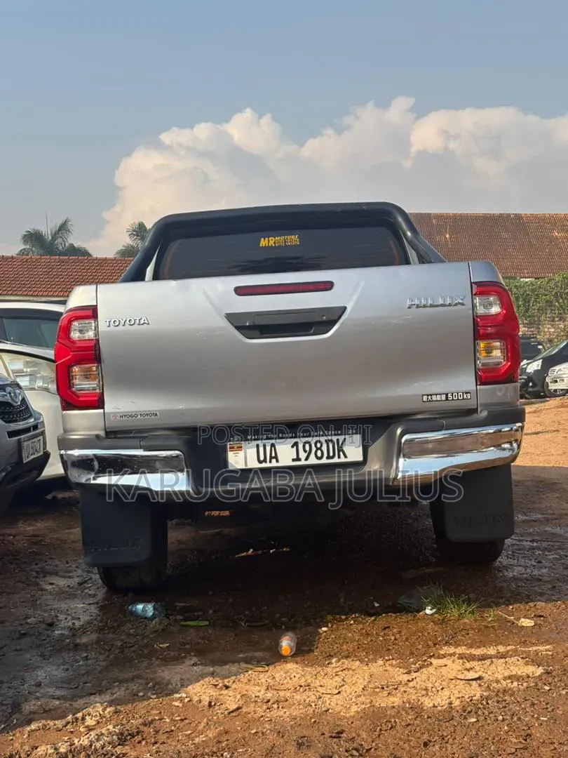 Toyota Hilux 2022 Silver