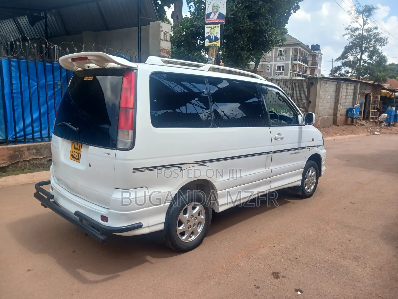 Toyota Noah 2002 White