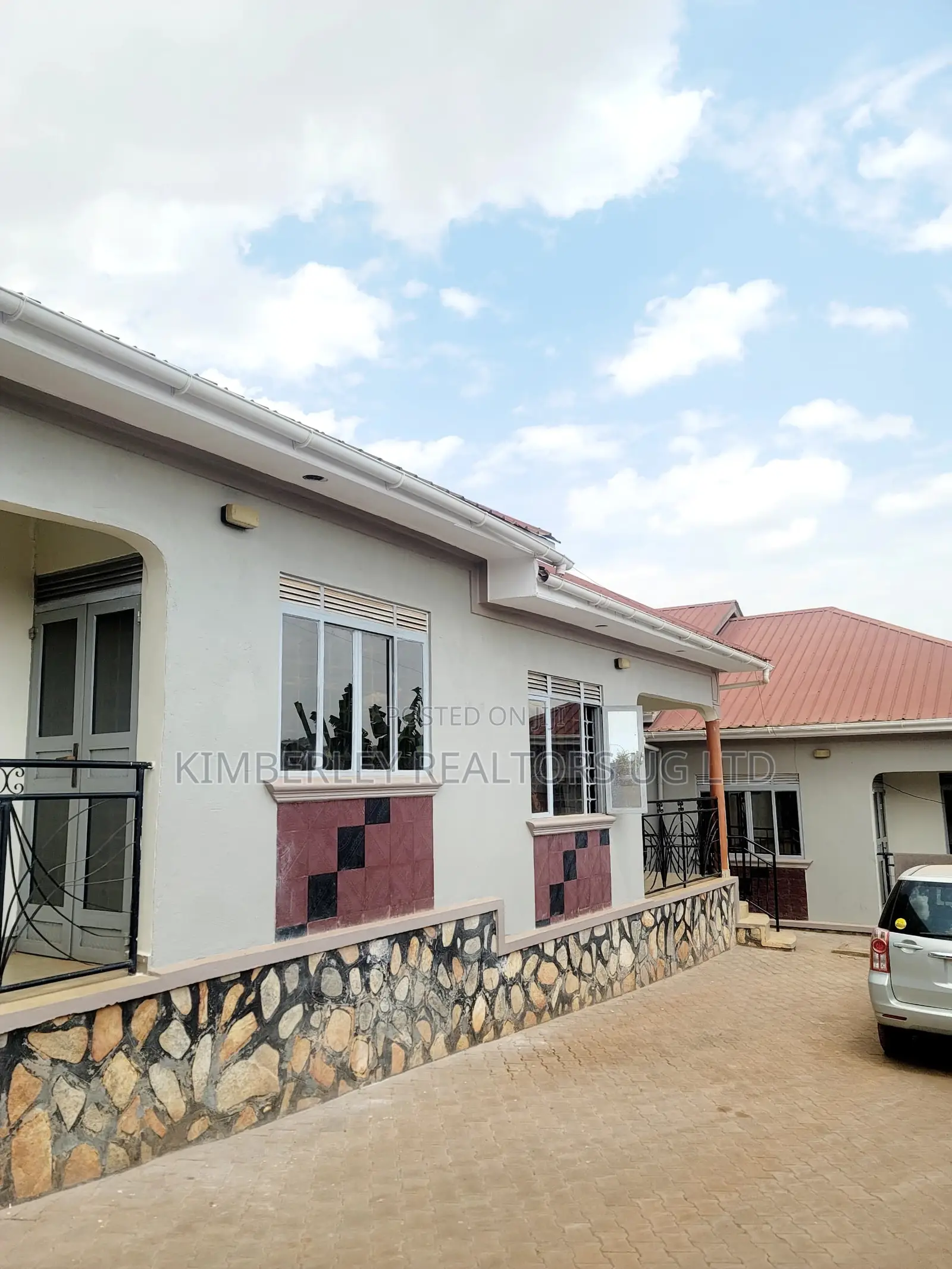 4bdrm Duplex in Division A for sale
