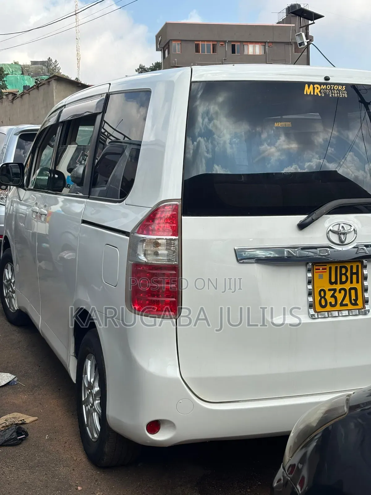 Toyota Noah 2010 White