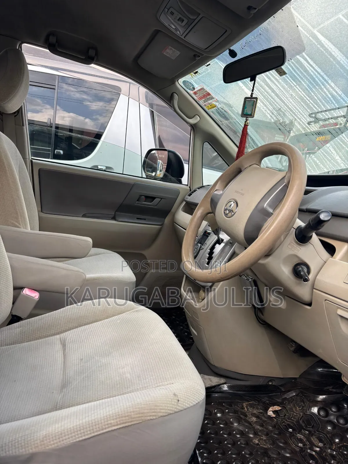 Toyota Noah 2010 White