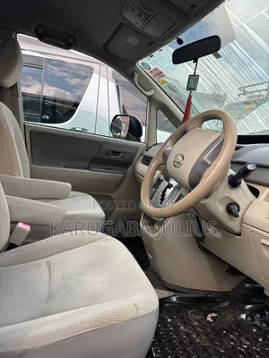 Toyota Noah 2010 White