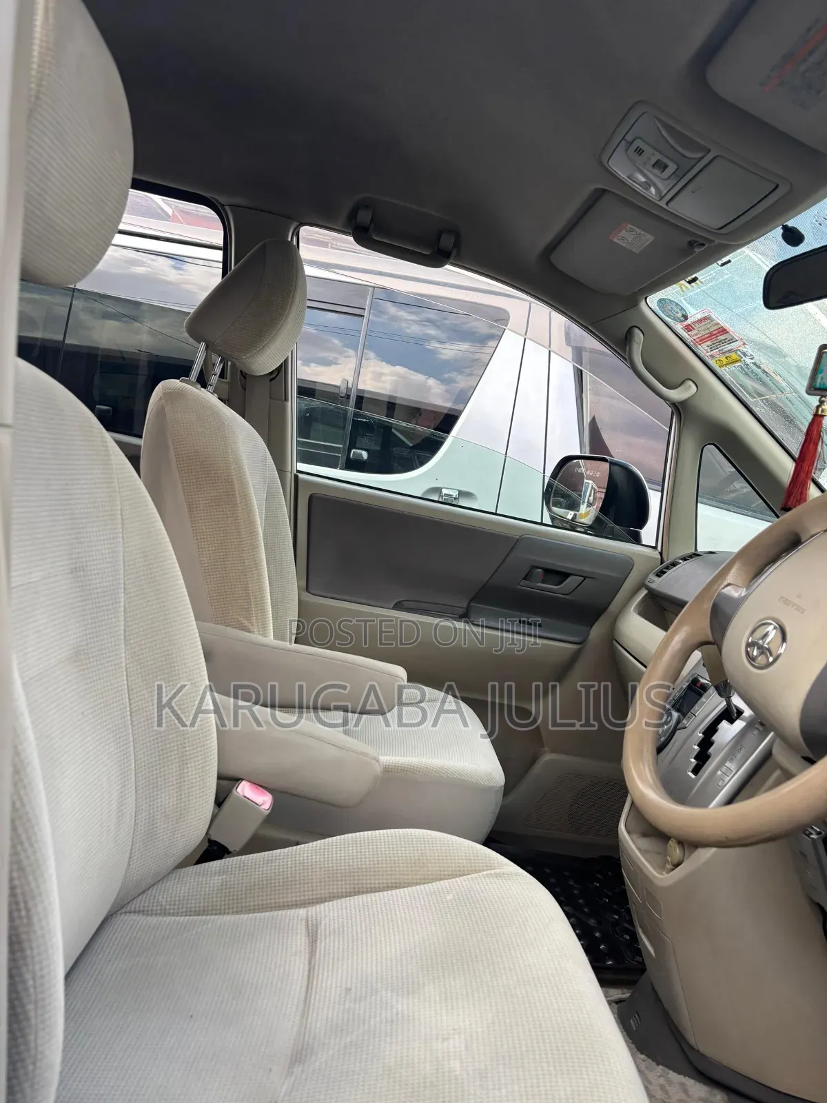 Toyota Noah 2010 White