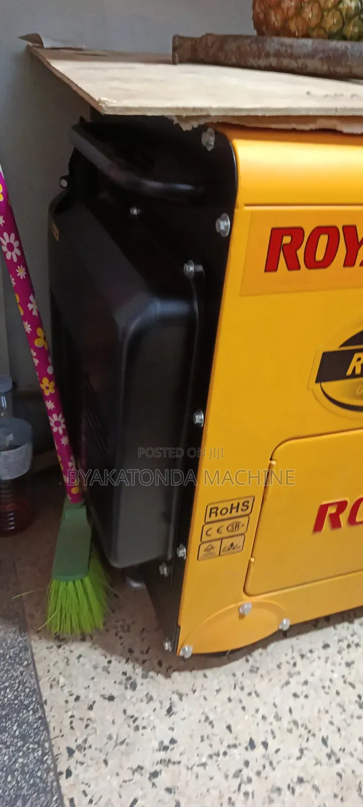 Royalty Silent Boxed Generator