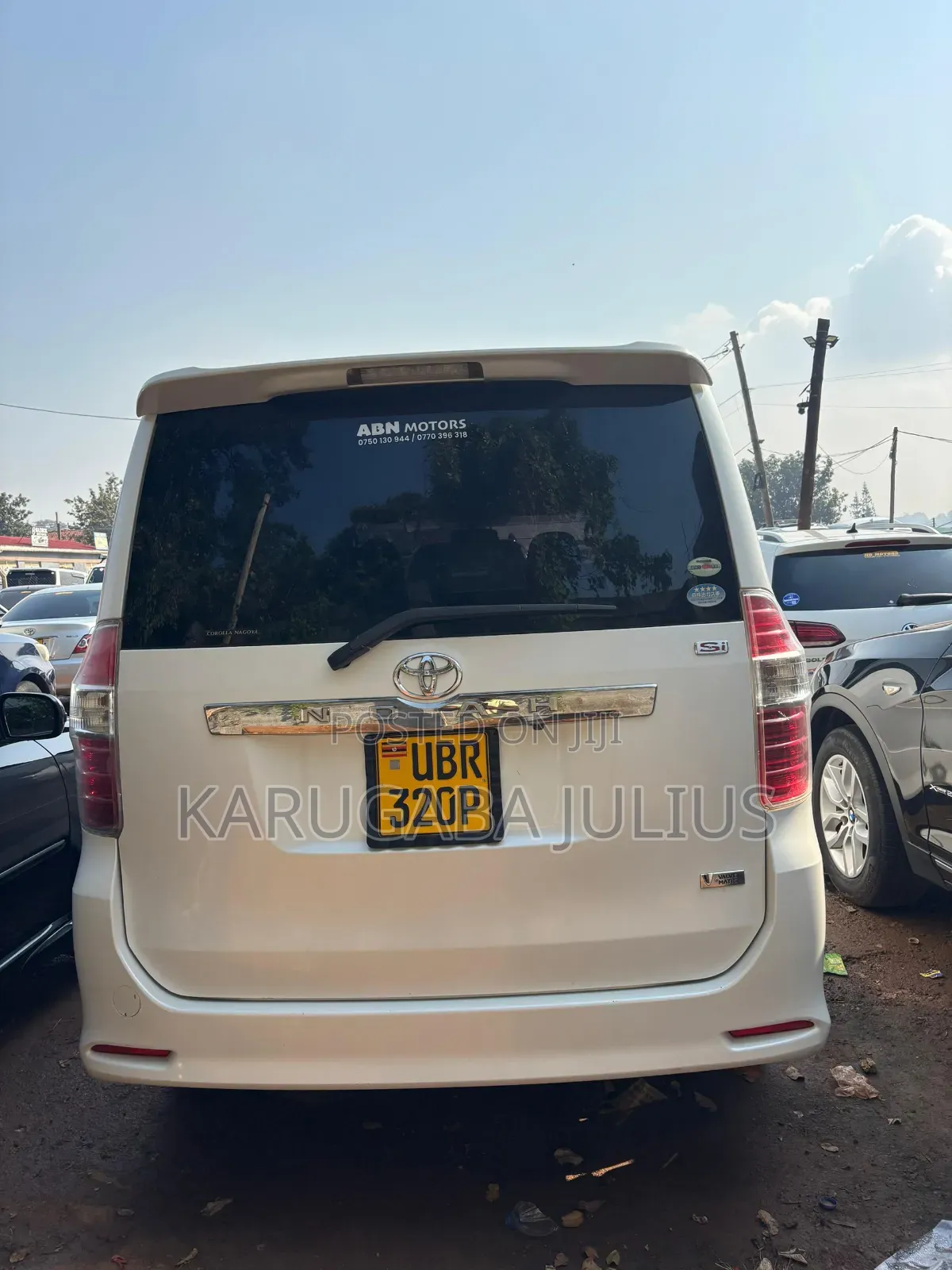 Toyota Noah 2010 White