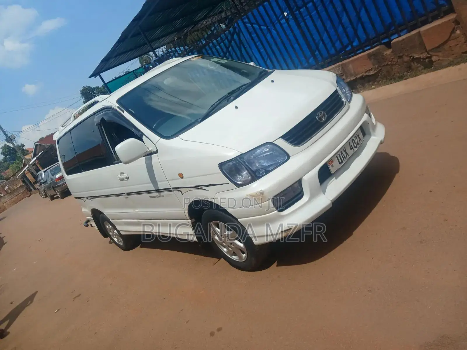 Toyota Noah 2002 White