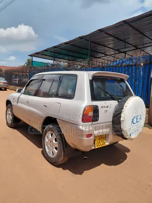 Toyota RAV4 1999 White