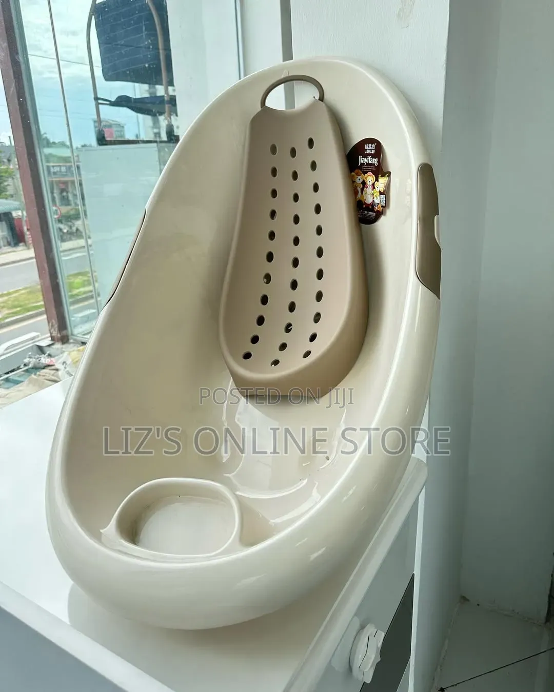 Newborns and Infants Bath Tub Simplifying Cleaning and Emptying.