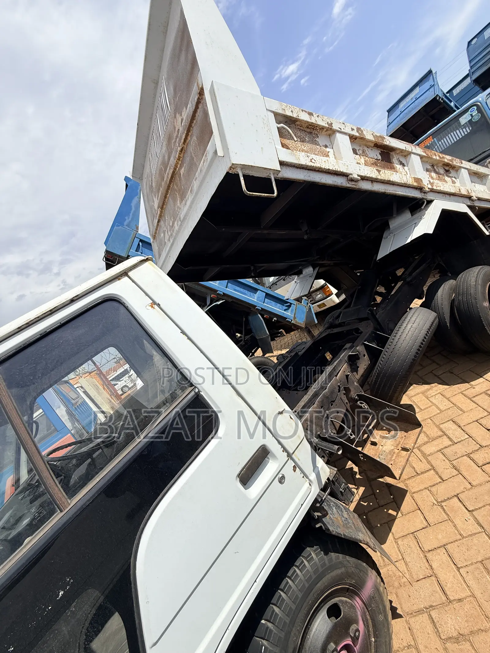 Isuzu Elf Tipper