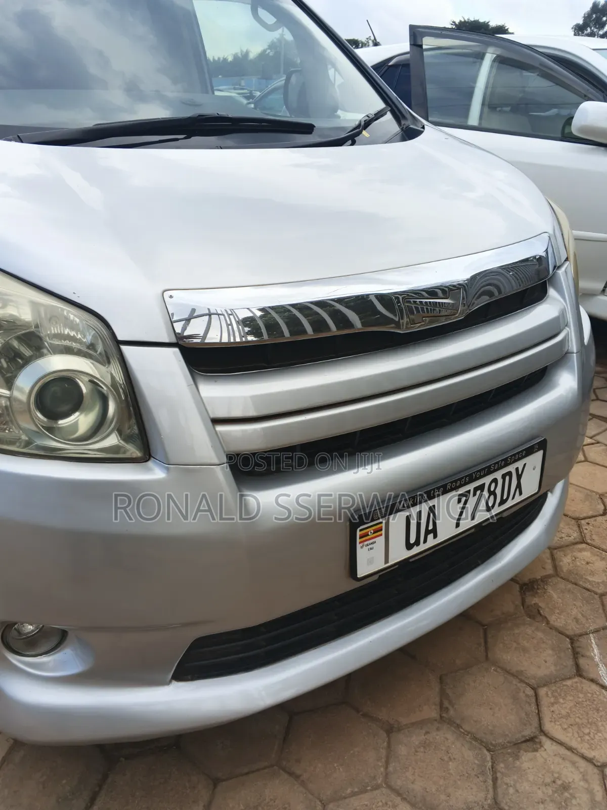 Toyota Noah 2009 Silver