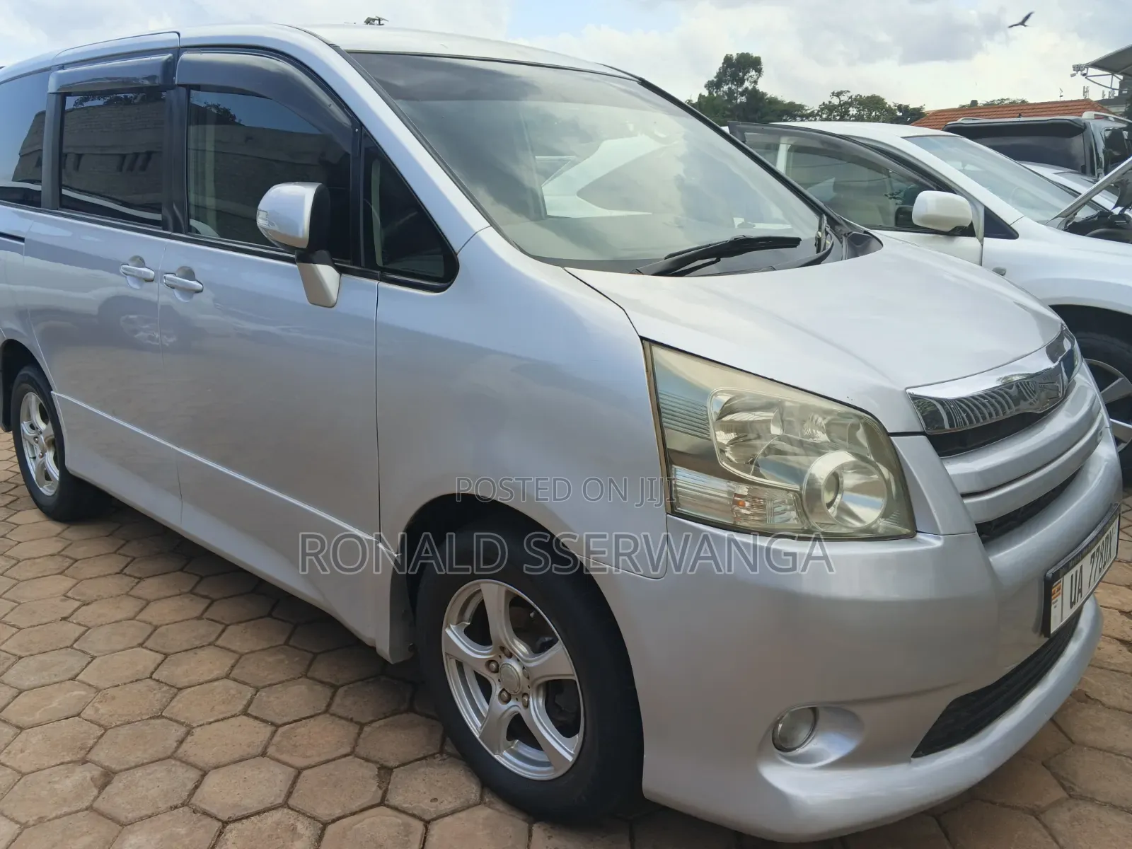 Toyota Noah 2009 Silver