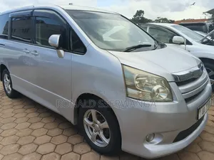 Toyota Noah 2009 Silver