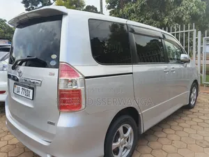 Toyota Noah 2009 Silver